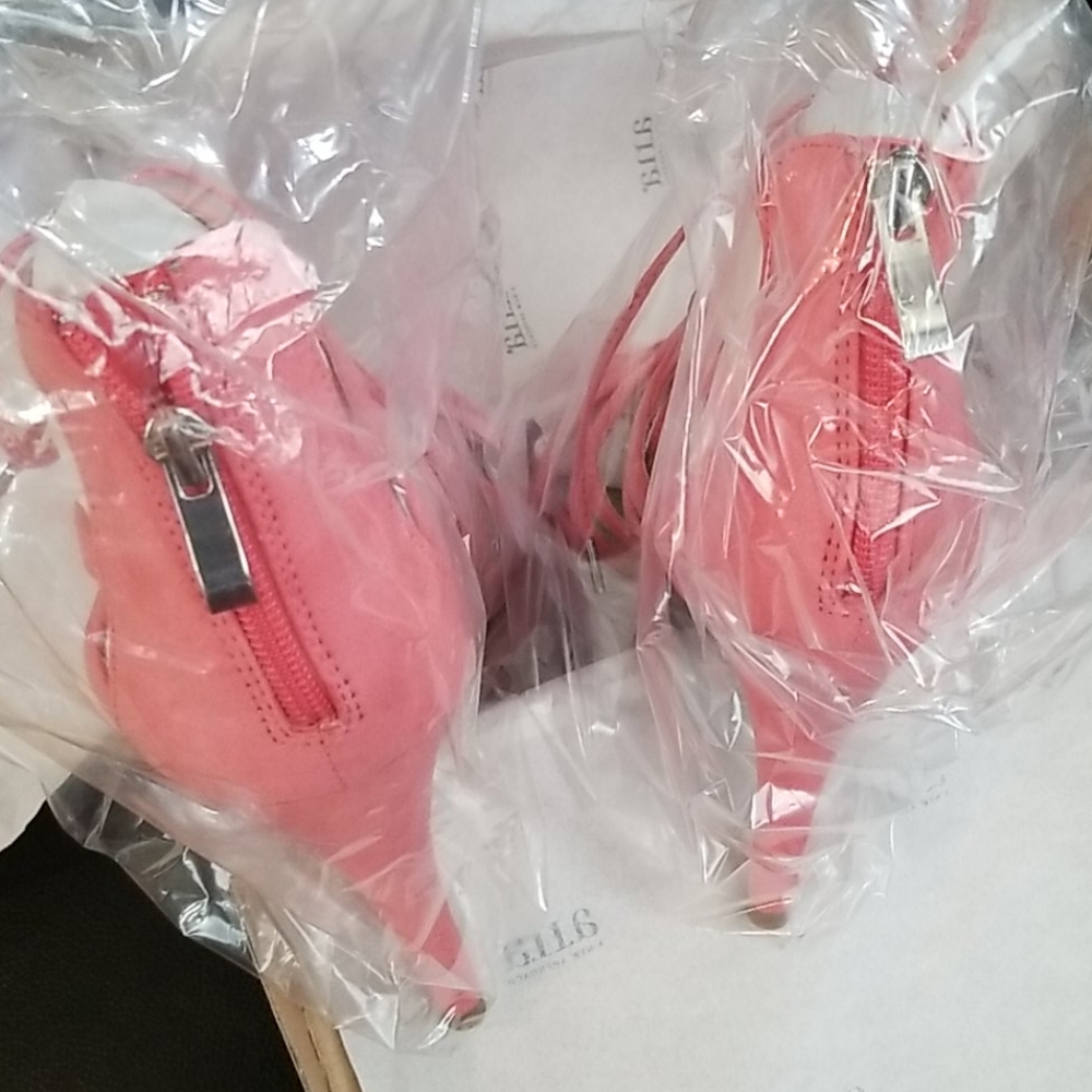 Heels - Picture 3 of 3